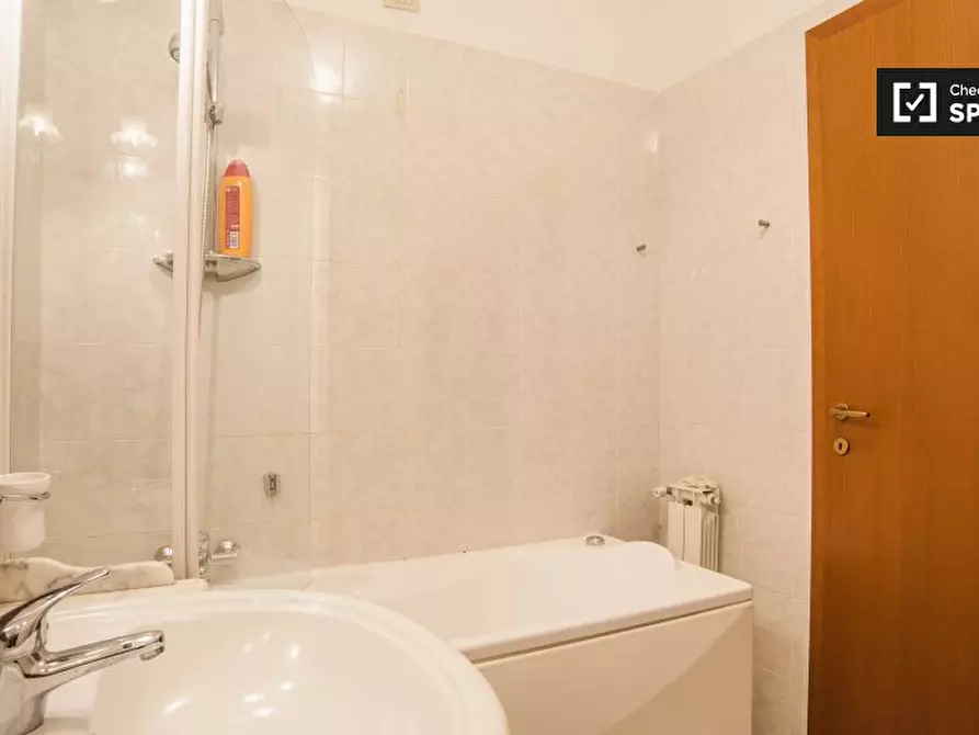 Immagine 19 di Camera condivisa in affitto  in Via del Podere Fiume a Roma