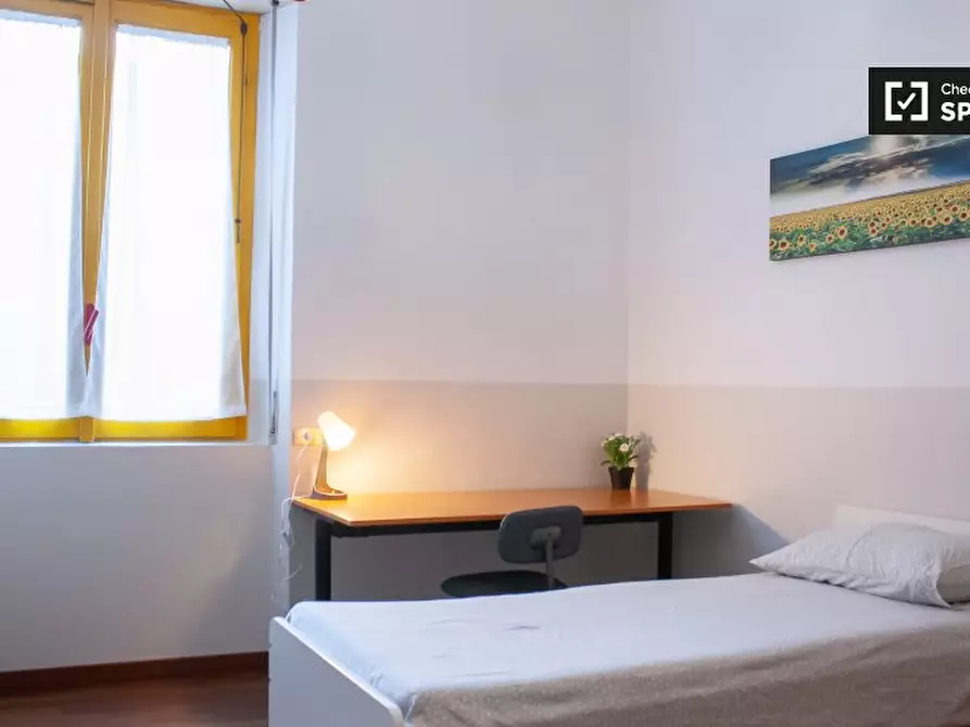 Immagine 2 di Camera condivisa in affitto  in Via Arona a Milano