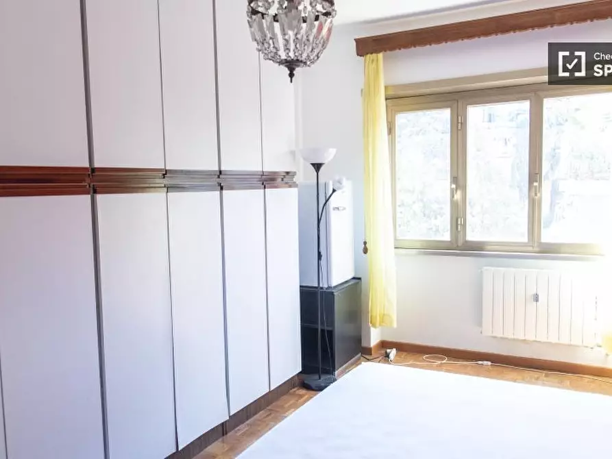 Immagine 1 di Camera condivisa in affitto  in Via Laurentina a Roma