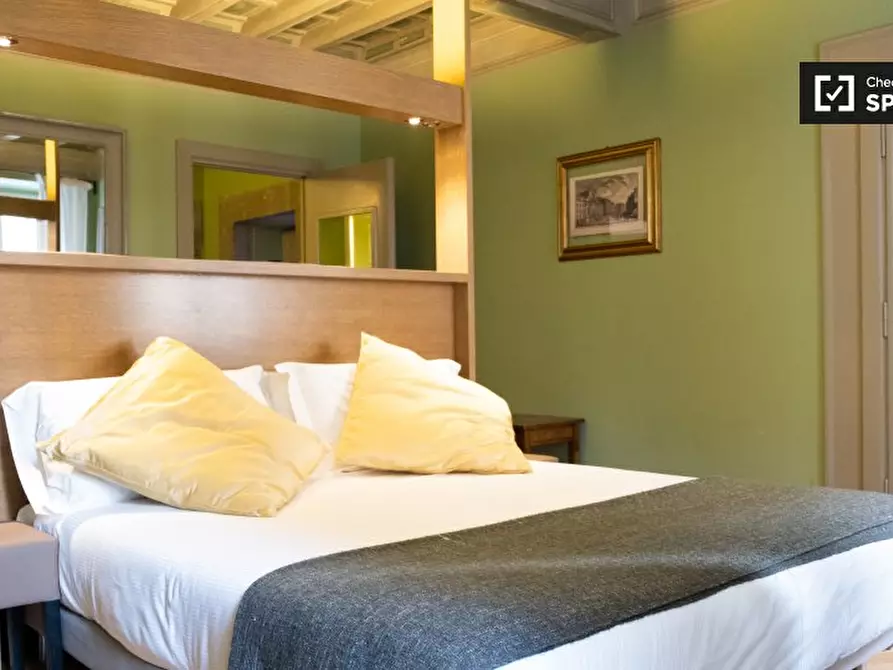 Immagine 7 di Appartamento in affitto  in Via del Banco di Santo Spirito a Roma