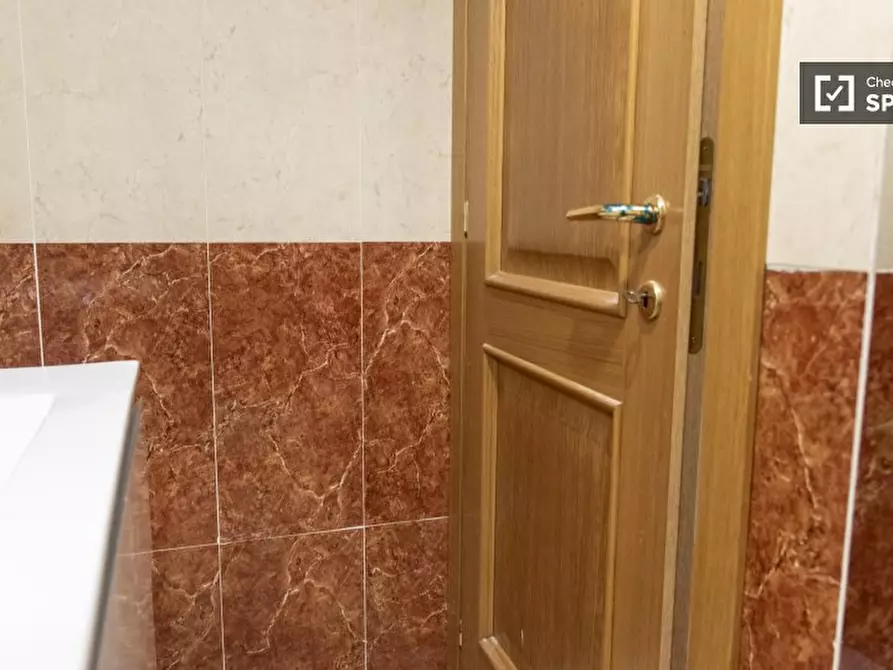 Immagine 5 di Appartamento in affitto  in Via Saronno a Roma