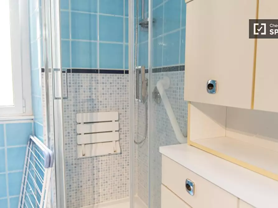 Immagine 13 di Camera condivisa in affitto  in Via Carlo Mirabello a Roma