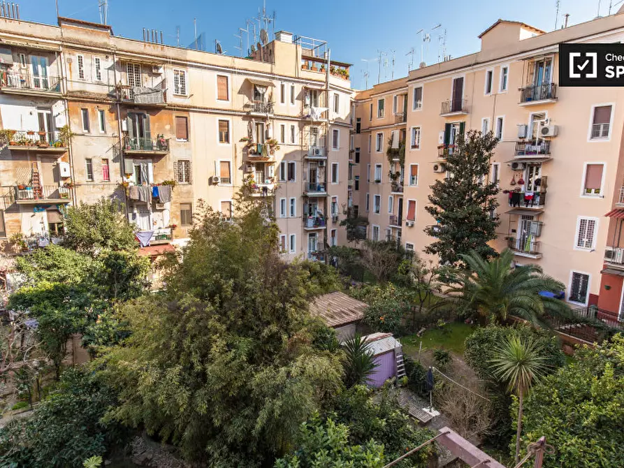Immagine 18 di Camera condivisa in affitto  in Via Ettore Rolli a Roma