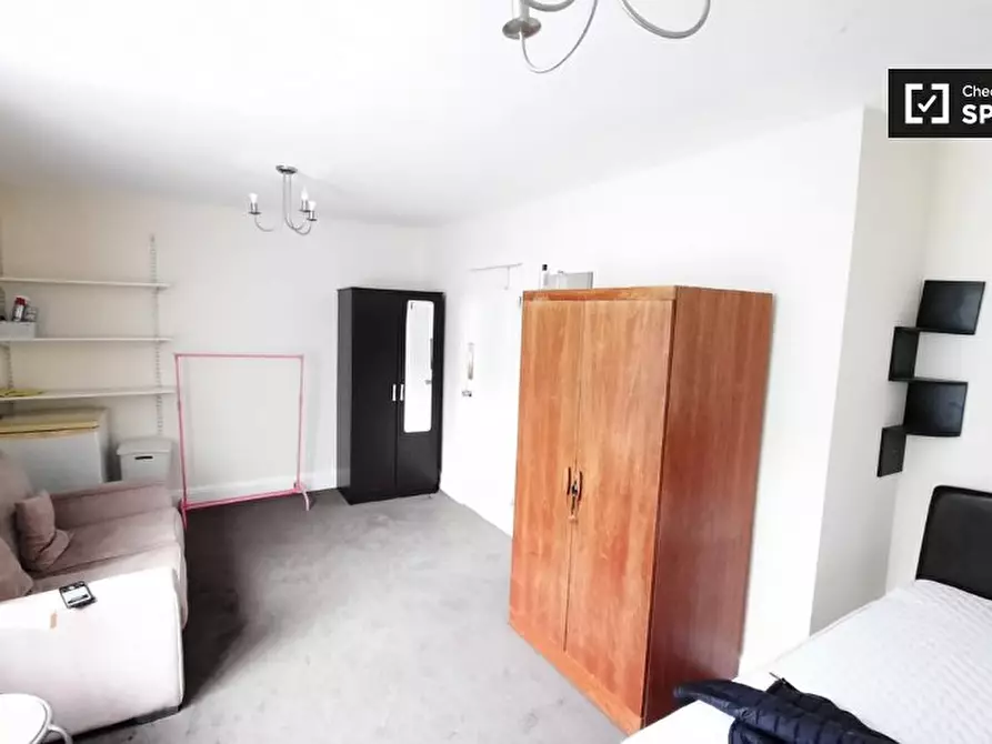 Immagine 17 di Camera condivisa in affitto  in Evenwood Close a Wandsworth