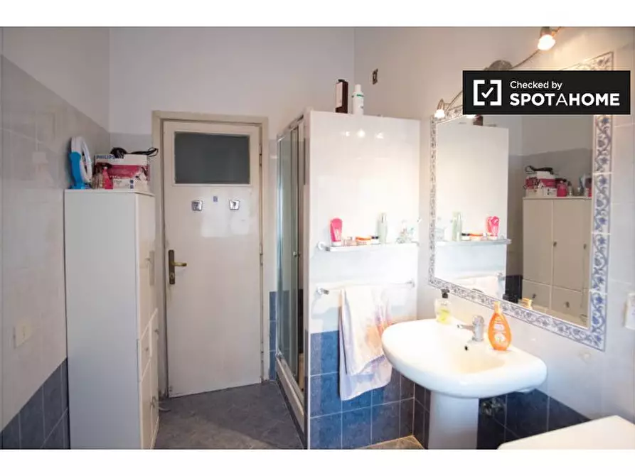 Immagine 16 di Camera condivisa in affitto  in Piazza San Giovanni Bosco a Roma