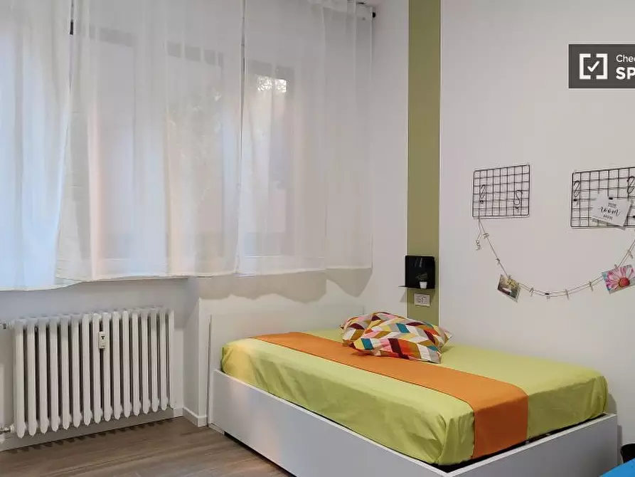 Immagine 2 di Camera condivisa in affitto  in Viale Monza a Milano