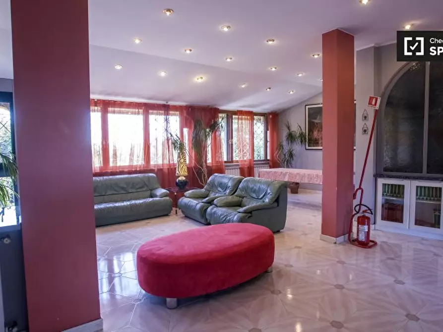 Immagine 2 di Appartamento in affitto  in Via Del fosso di Fioranello a Roma