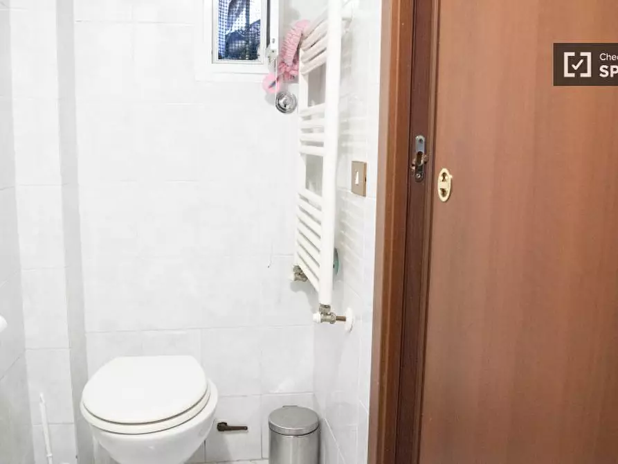 Immagine 12 di Camera condivisa in affitto  in Via Giovanni Brancaleone a Roma
