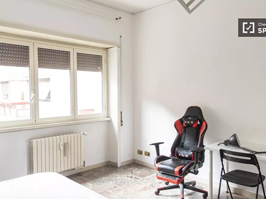 Immagine 2 di Camera condivisa in affitto  in Via Quirino Majorana a Roma