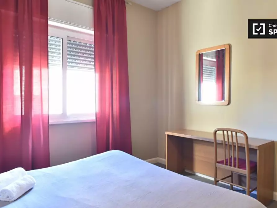 Immagine 3 di Camera condivisa in affitto  in Viale Opita Oppio, 00174 Roma RM, Italy a Roma