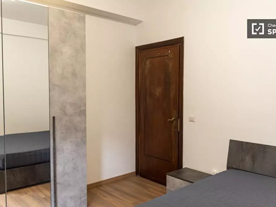 Immagine 3 di Camera condivisa in affitto  in Via Mattia Battistini a Roma