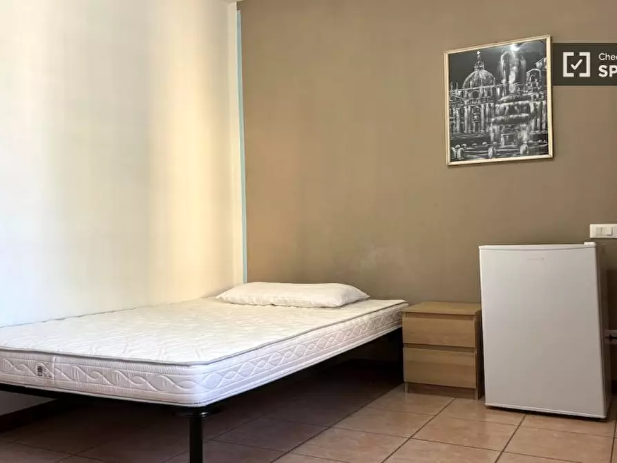 Immagine 1 di Camera condivisa in affitto  in Via Alessandro Brisse a Roma