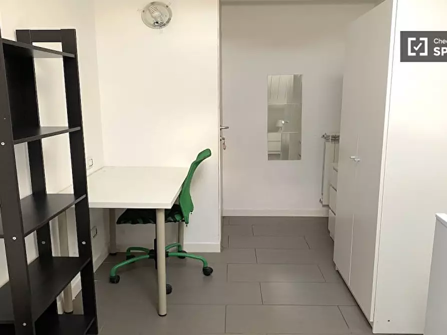 Immagine 3 di Camera condivisa in affitto  in Via di Carcaricola a Roma