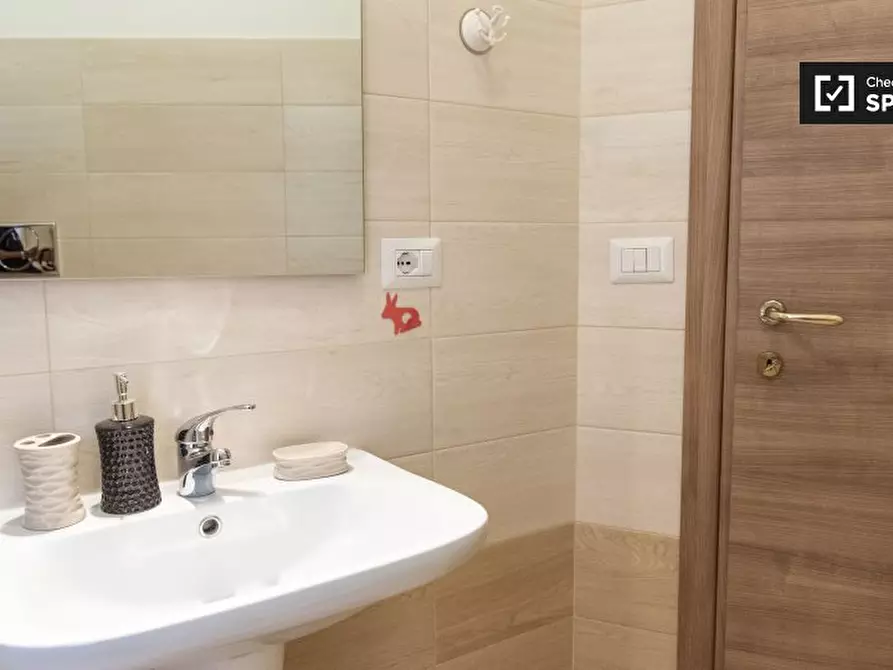 Immagine 18 di Camera condivisa in affitto  in Via Tarquinio Collatino a Roma