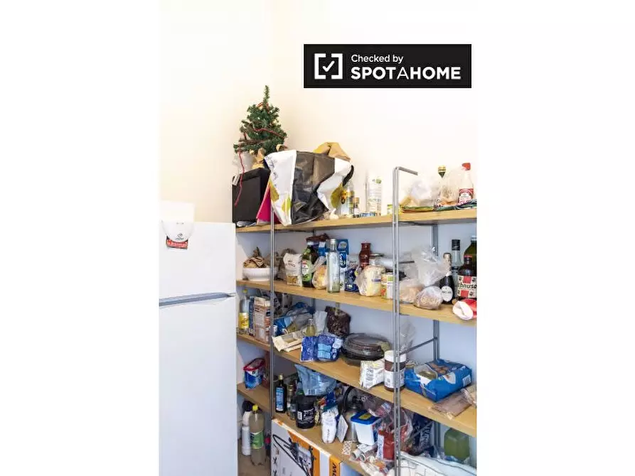 Immagine 12 di Camera condivisa in affitto  in Viale Regina Margherita a Roma