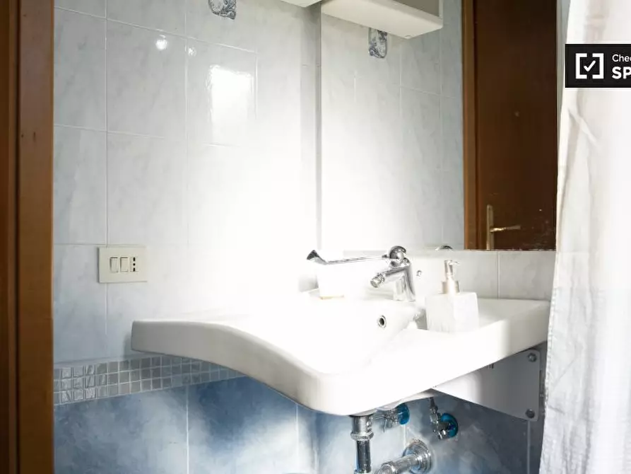 Immagine 16 di Appartamento in affitto  in Via Grottaferrata a Roma