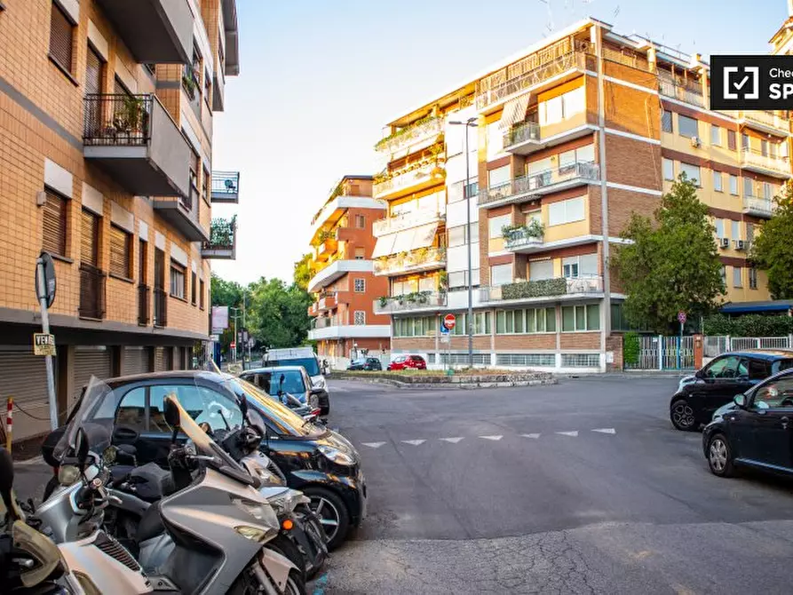 Immagine 14 di Camera condivisa in affitto  in Via Alfredo Catalani a Roma