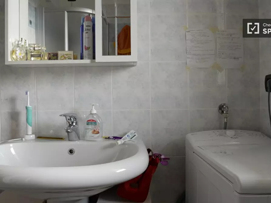 Immagine 10 di Camera condivisa in affitto  in Via Adamello a Milano