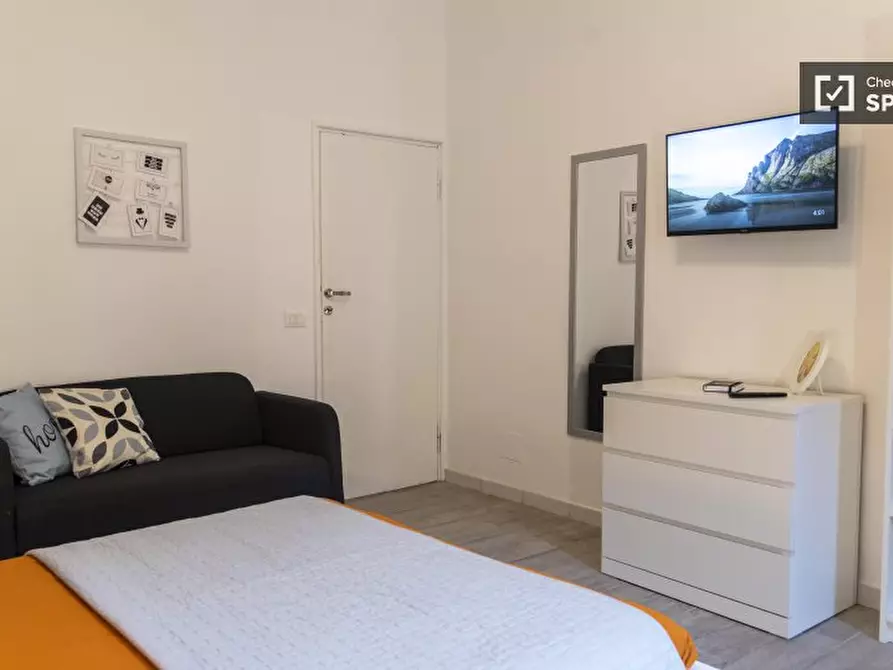 Immagine 3 di Camera condivisa in affitto  in Via in Selci a Roma