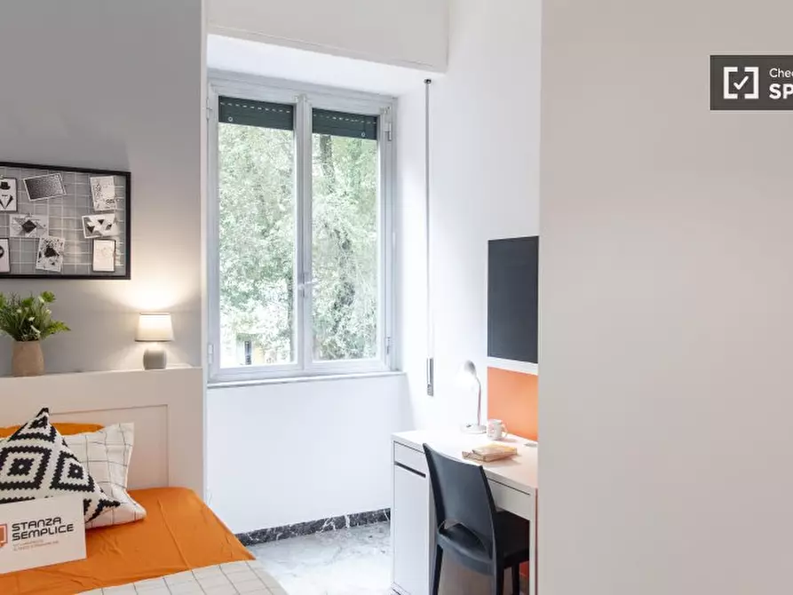 Immagine 11 di Camera condivisa in affitto  in Viale delle Province a Roma