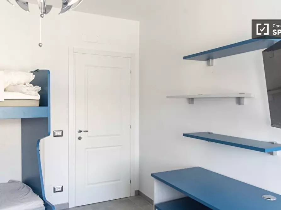 Immagine 2 di Camera condivisa in affitto  in Via di Torre Gaia a Roma