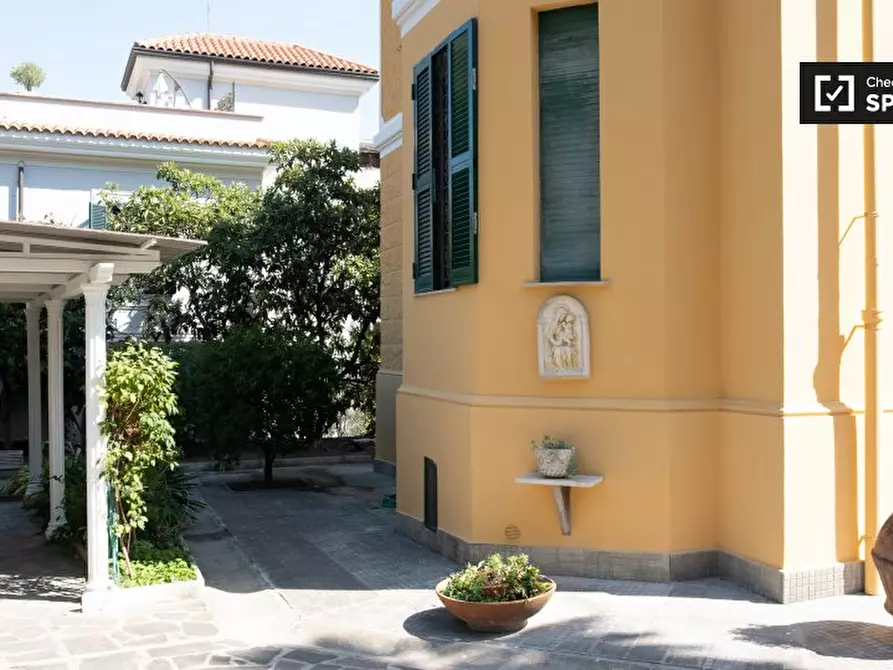 Immagine 18 di Camera condivisa in affitto  in Via dei Giovi a Roma