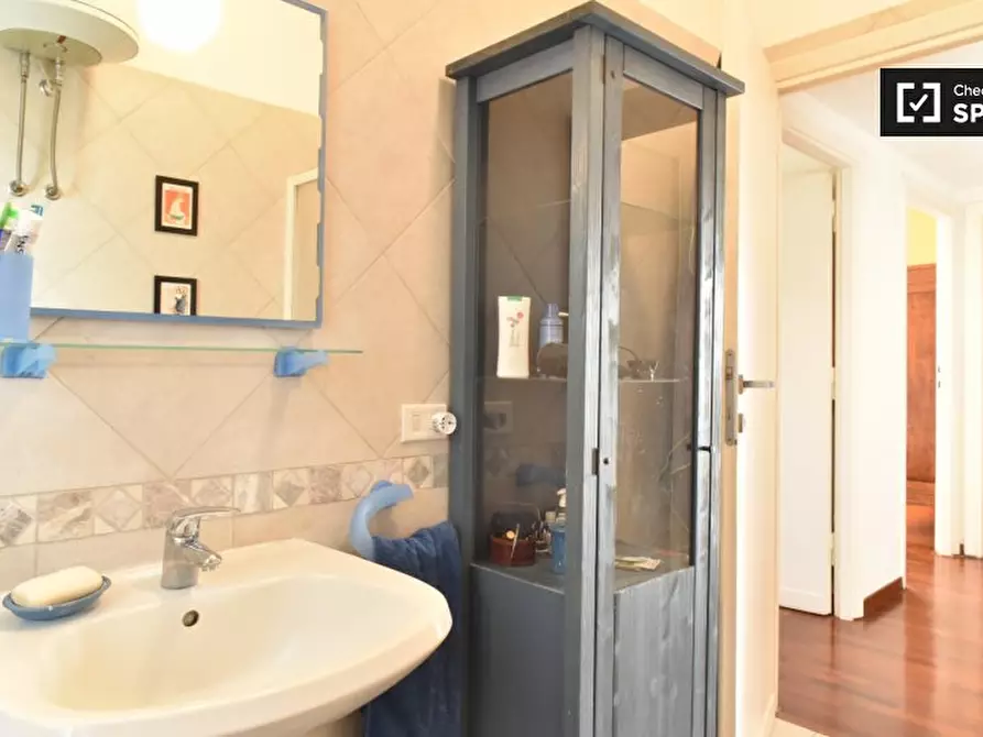 Immagine 17 di Camera condivisa in affitto  in Via Ivanoe Bonomi a Roma