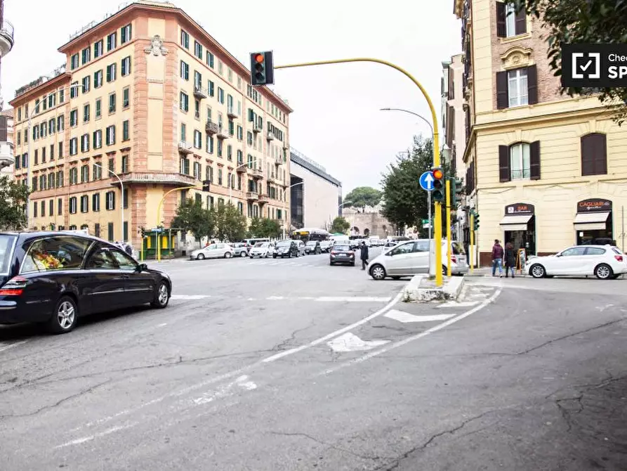 Immagine 19 di Camera condivisa in affitto  in Largo Magnagrecia a Roma
