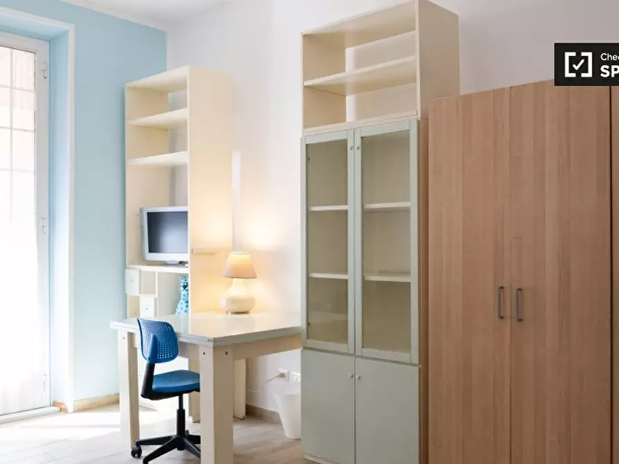 Immagine 5 di Camera condivisa in affitto  in Via dei Campani, 00185 Roma RM, Italy a Roma