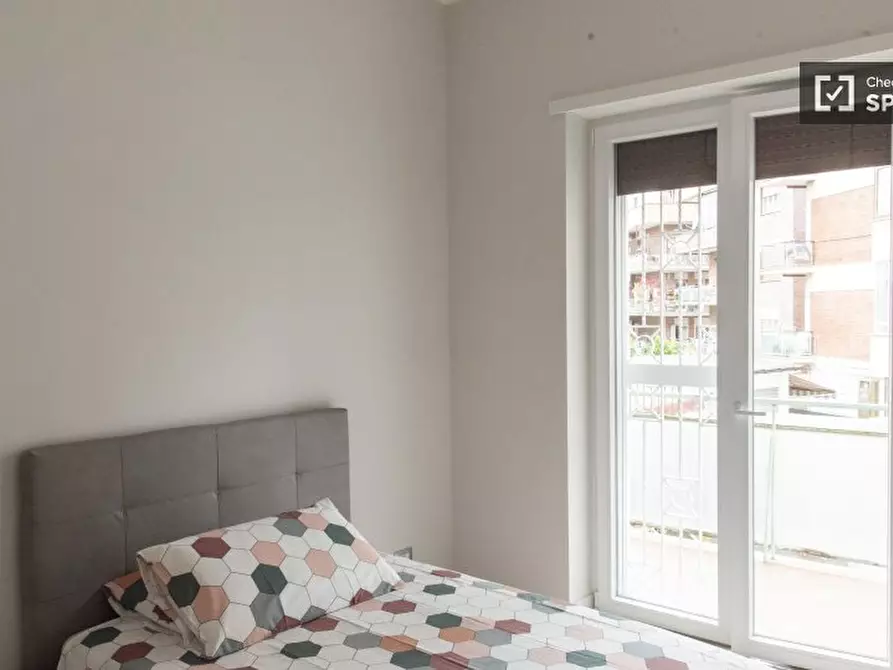 Immagine 3 di Camera condivisa in affitto  in Via di Torrevecchia a Roma