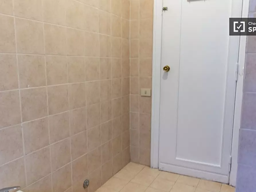 Immagine 8 di Camera condivisa in affitto  in Via Giuseppe Lorenzoni a Roma