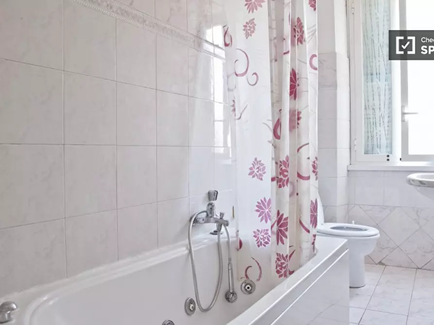 Immagine 16 di Camera condivisa in affitto  in Via dei Noci a Roma