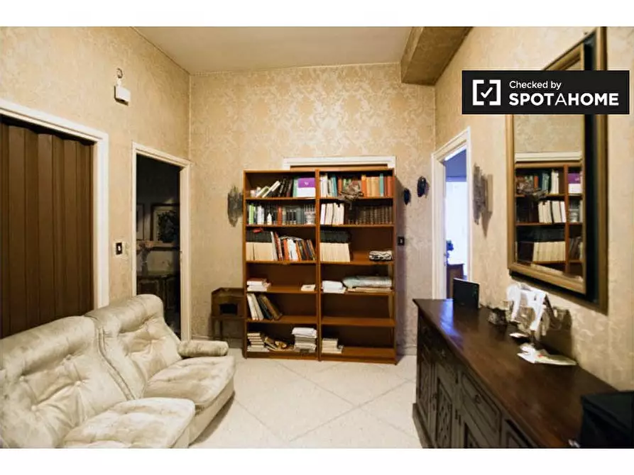 Immagine 11 di Camera condivisa in affitto  in Piazza San Giovanni Bosco a Roma