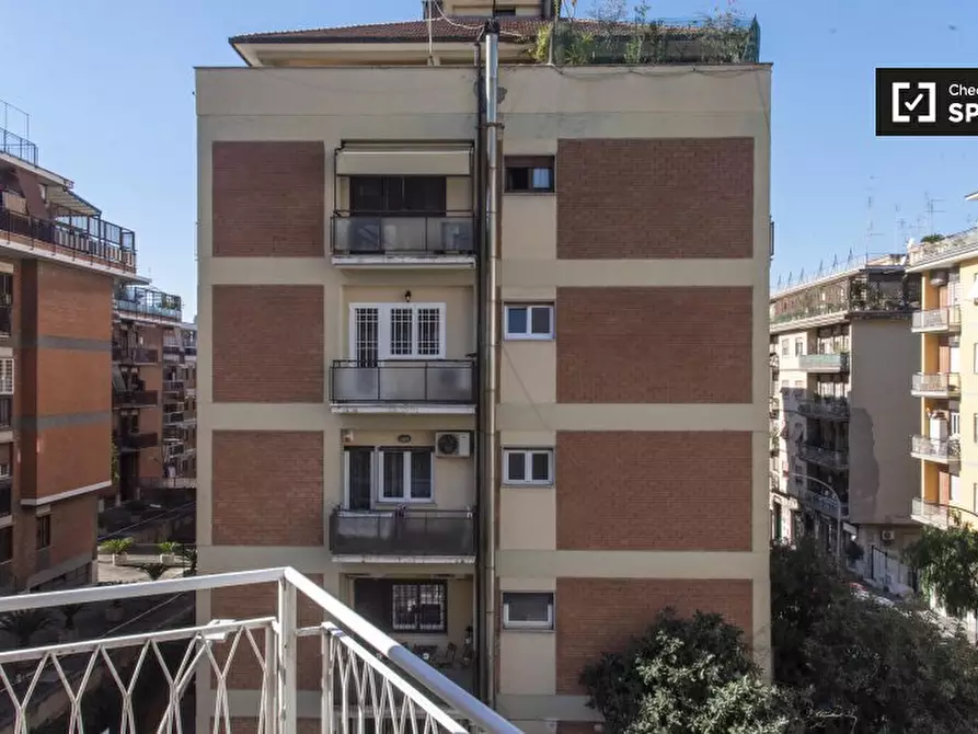 Immagine 6 di Camera condivisa in affitto  in Via di Val Tellina a Roma