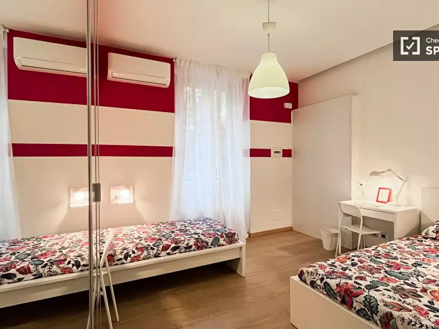 Immagine 1 di Camera condivisa in affitto  in P.za XXV Aprile a Milano