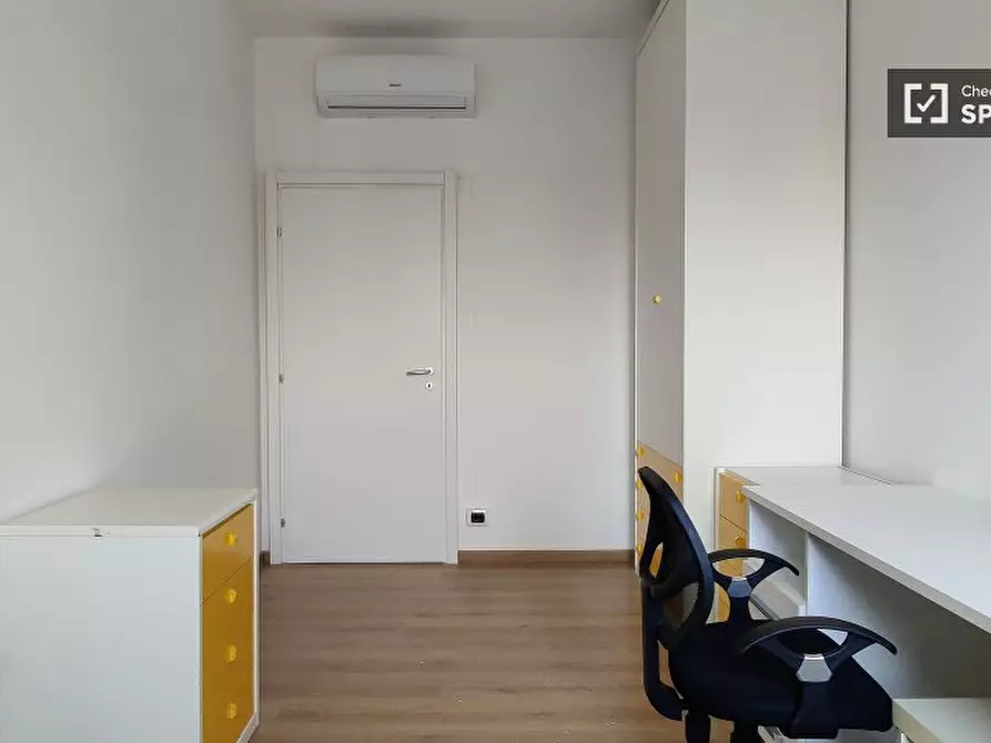 Immagine 2 di Camera condivisa in affitto  in Via Enrico de Nicola a Milano
