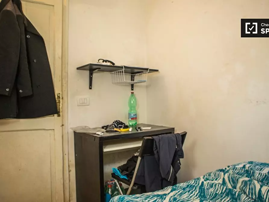 Immagine 2 di Camera condivisa in affitto  in Vicolo del Vicario, 00165 Roma RM, Italy a Roma