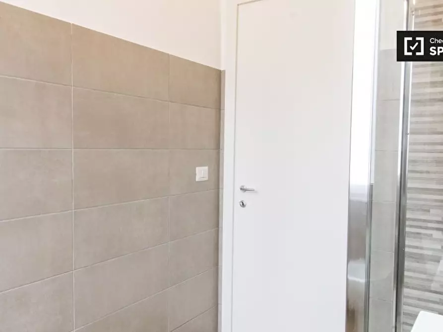 Immagine 12 di Camera condivisa in affitto  in Via Fara Sabina a Roma