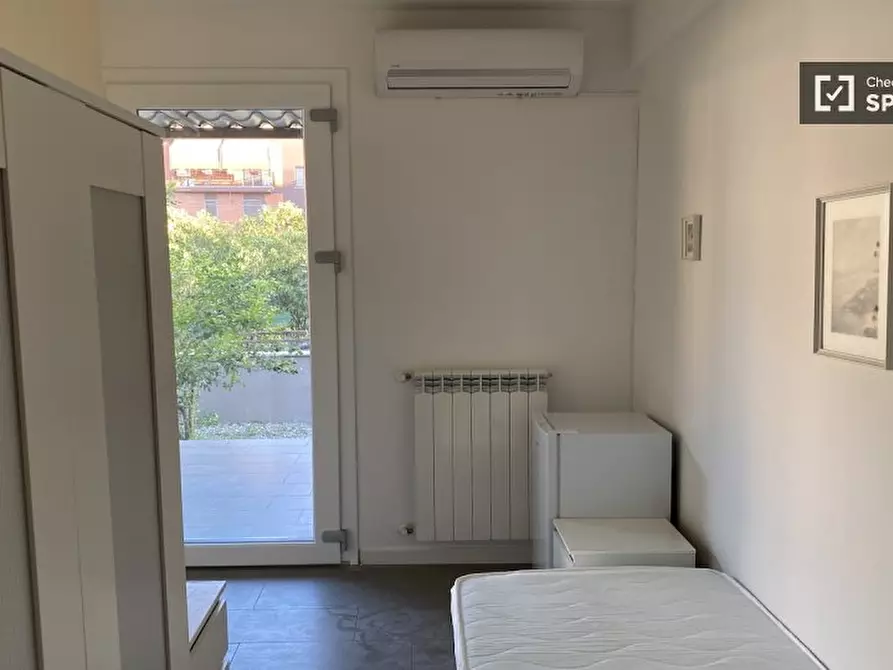 Immagine 4 di Camera condivisa in affitto  in Via di Carcaricola a Roma