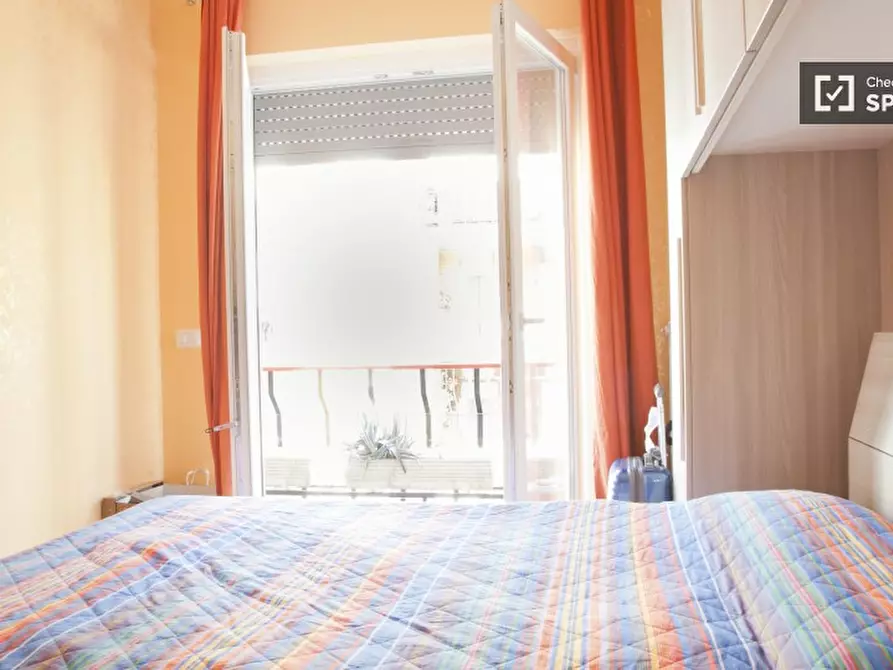 Immagine 3 di Camera condivisa in affitto  in Viale di Tor Marancia a Roma