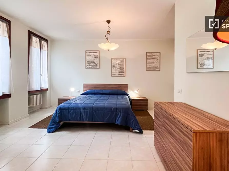 Immagine 8 di Appartamento in affitto  in Via Scaldasole a Milano