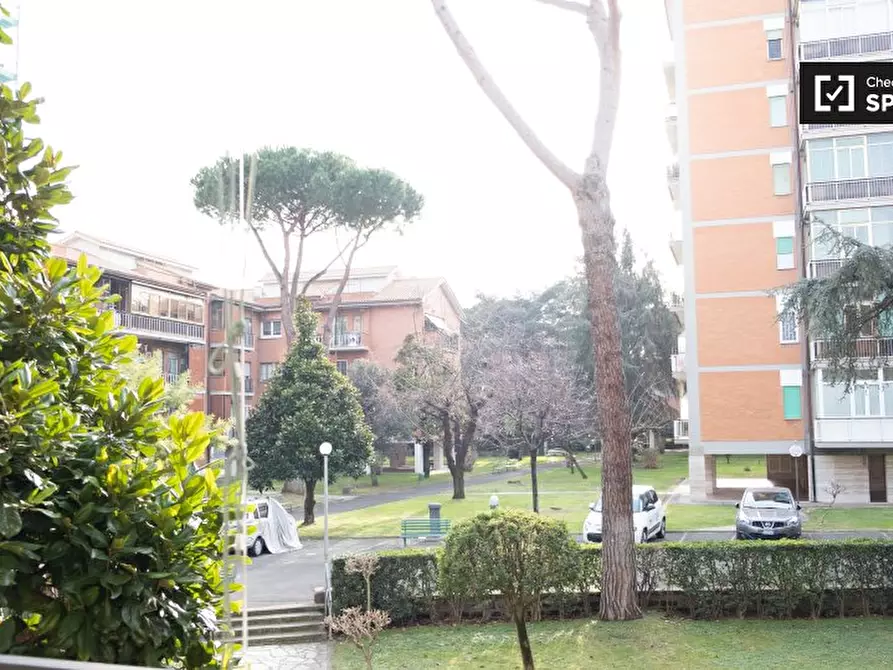 Immagine 10 di Camera condivisa in affitto  in Via Castroregio a Roma