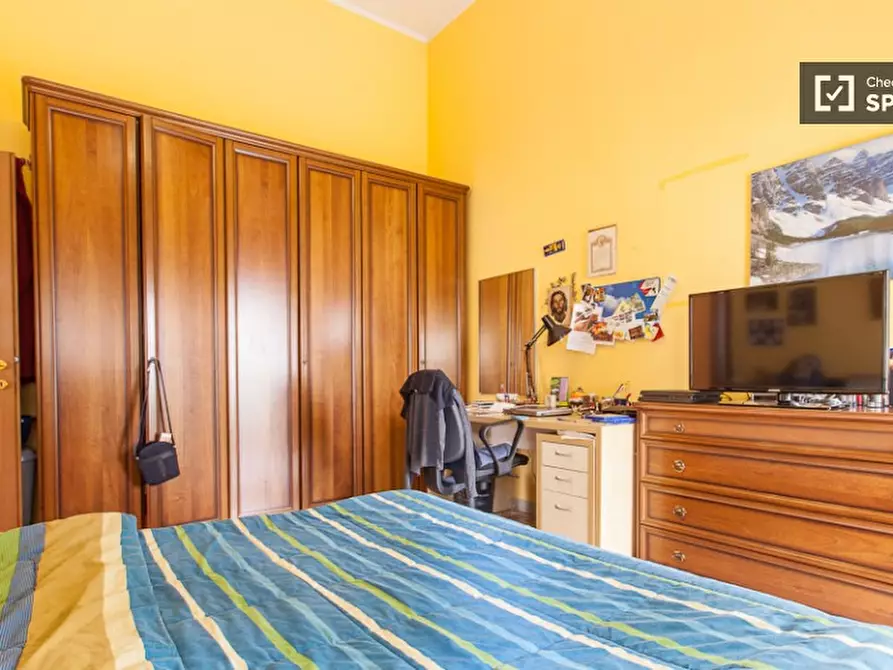 Immagine 11 di Camera condivisa in affitto  in Via Montefalco a Roma