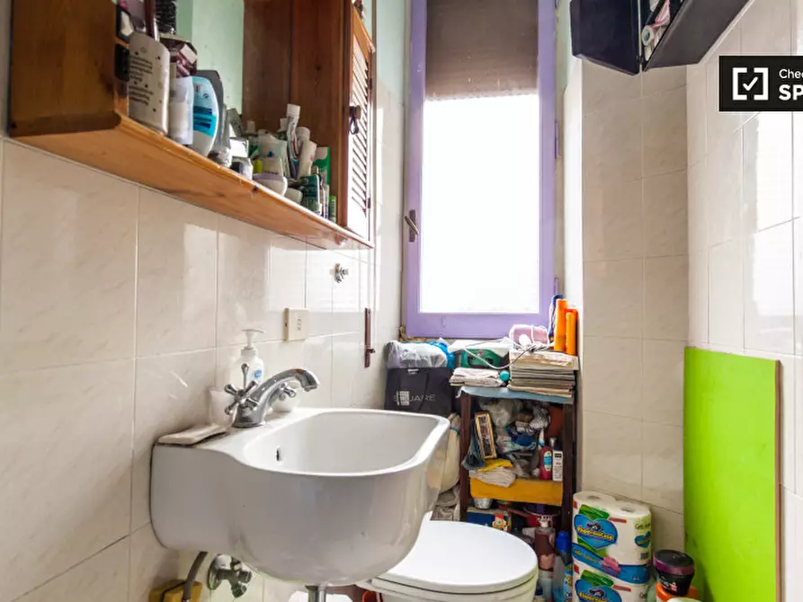 Immagine 8 di Camera condivisa in affitto  in Via Amiterno a Roma