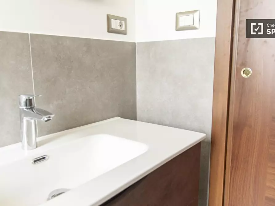 Immagine 19 di Camera condivisa in affitto  in Piazza Alfonso Neuschuler a Roma