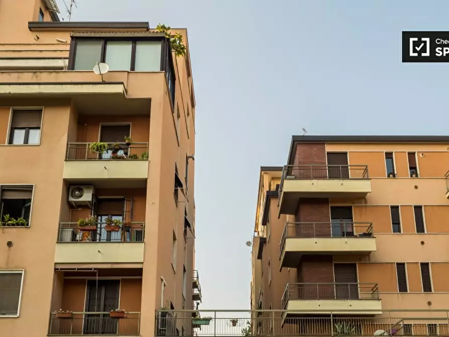 Immagine 19 di Camera condivisa in affitto  in Via Salasco a Milano