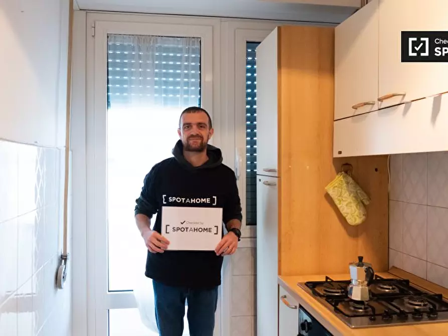 Immagine 17 di Camera condivisa in affitto  in Via Salvatore Pincherle a Roma