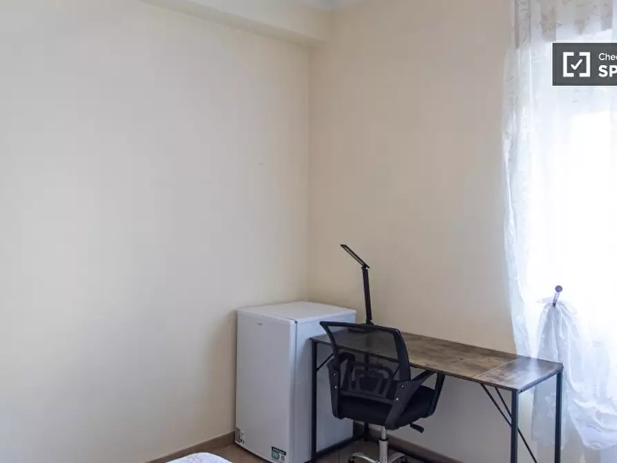 Immagine 4 di Camera condivisa in affitto  in Via Calpurnio Fiamma a Roma