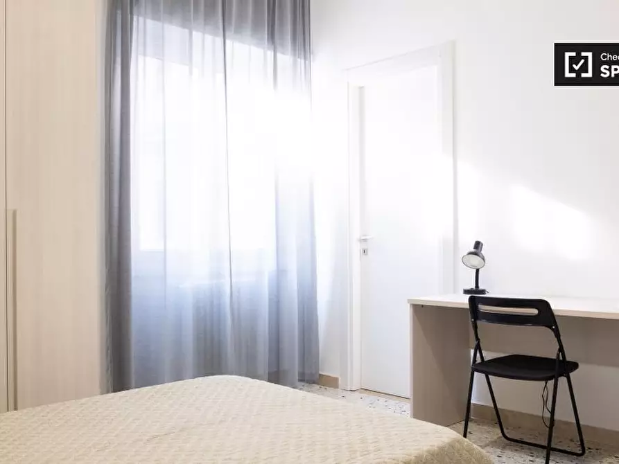 Immagine 18 di Camera condivisa in affitto  in Viale dei Salesiani a Roma