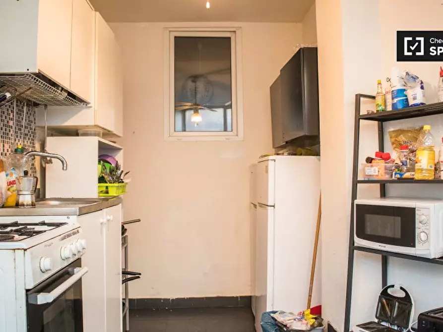 Immagine 10 di Camera condivisa in affitto  in Via dei Savorelli, 00165 Roma RM, Italy a Roma